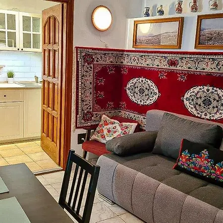بيت للعطل Old House *