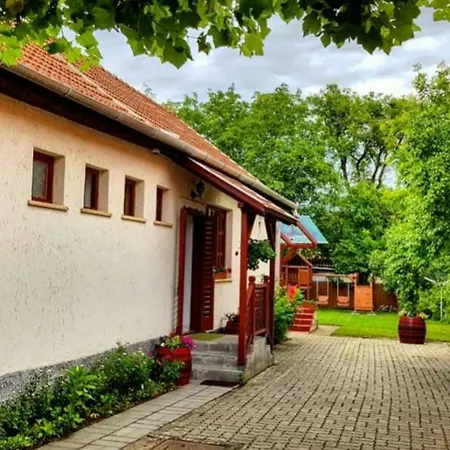 بيت للعطل Old House *