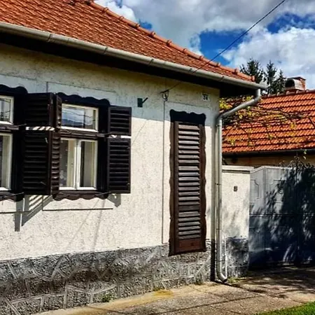 بيت للعطل Old House *